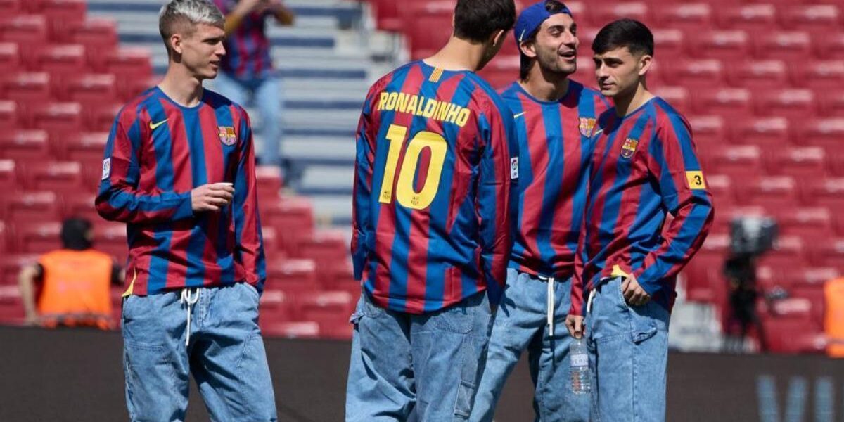 Equipación homenaje a Ronaldinho en 2005