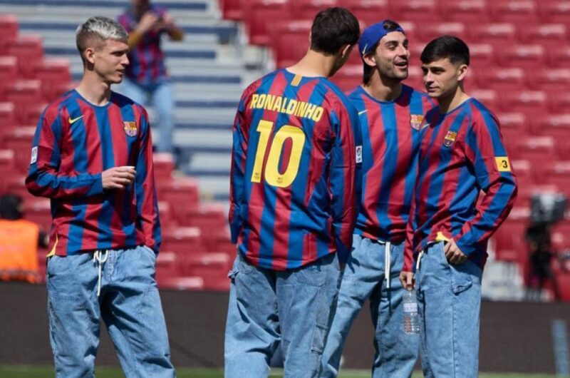 Equipación homenaje a Ronaldinho en 2005