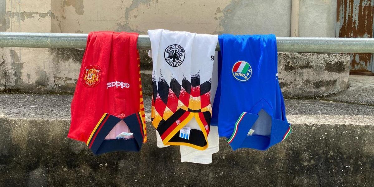 Equipacion de España, Alemania e Italia en los 90s
