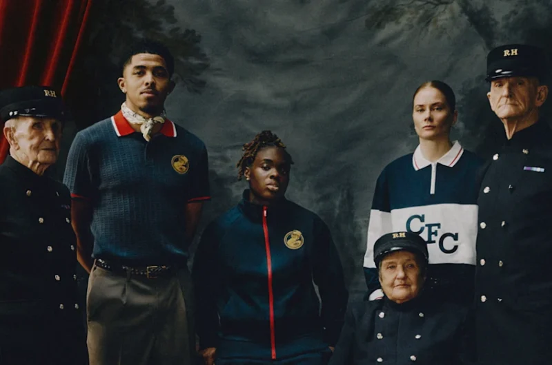 El Chelsea presenta su colección retro con trajes antiguos de la policía británica