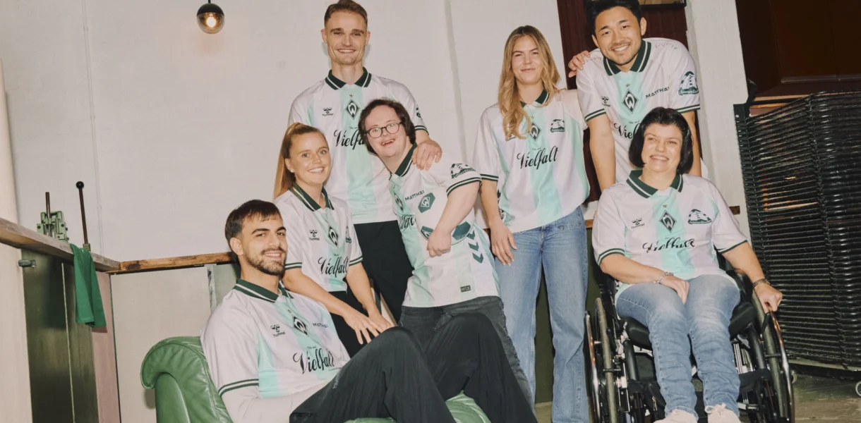 Equipación del Werder Bremen en honor a los 10 años de inclusión