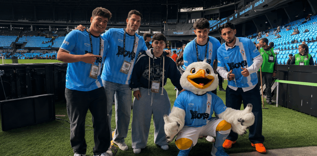 Colaboración del Celta y TheBoys vestida por diferentes influencers en Balaídos